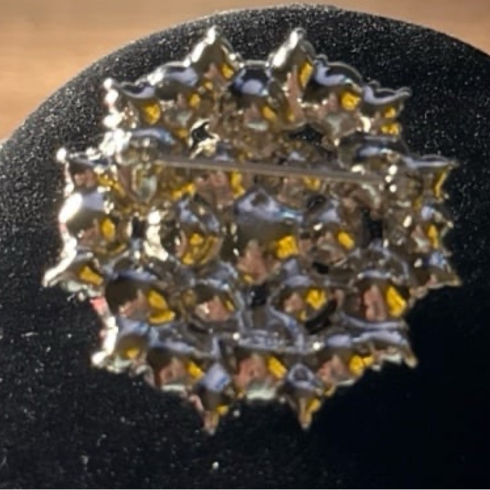 Sparkling Silver Rhinestone Brooch - Picture 5 of 5
